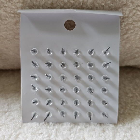 18 pairs faux pearl earring studs white cream silver gold black bronze - Picture 3 of 3